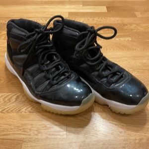 Nike Mens Air Jordan 11 Retro 378037-002. Size 9.